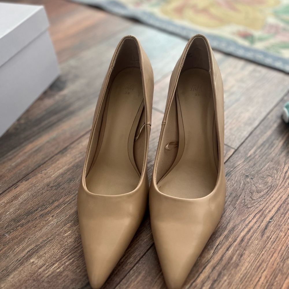 H&M Tan kitten heel